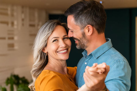 Parejas bailando juntas