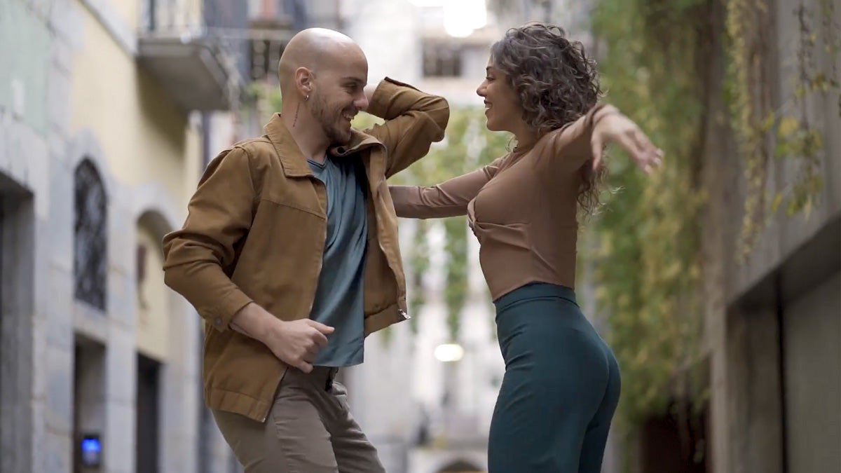 Cargar video: clases bachata sensual online